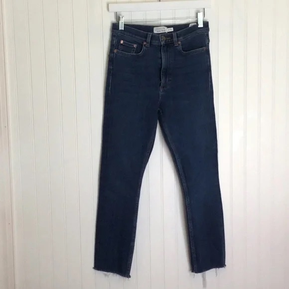 💖& Other Stories | Cropped Raw Hem Jeans Size 27 - Picture 5 of 11